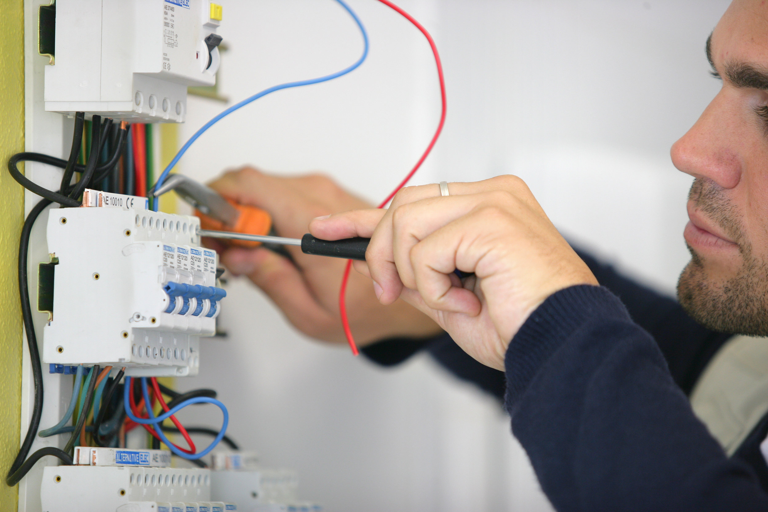Cele mai comune tipuri de cabluri electrice utilizate in case