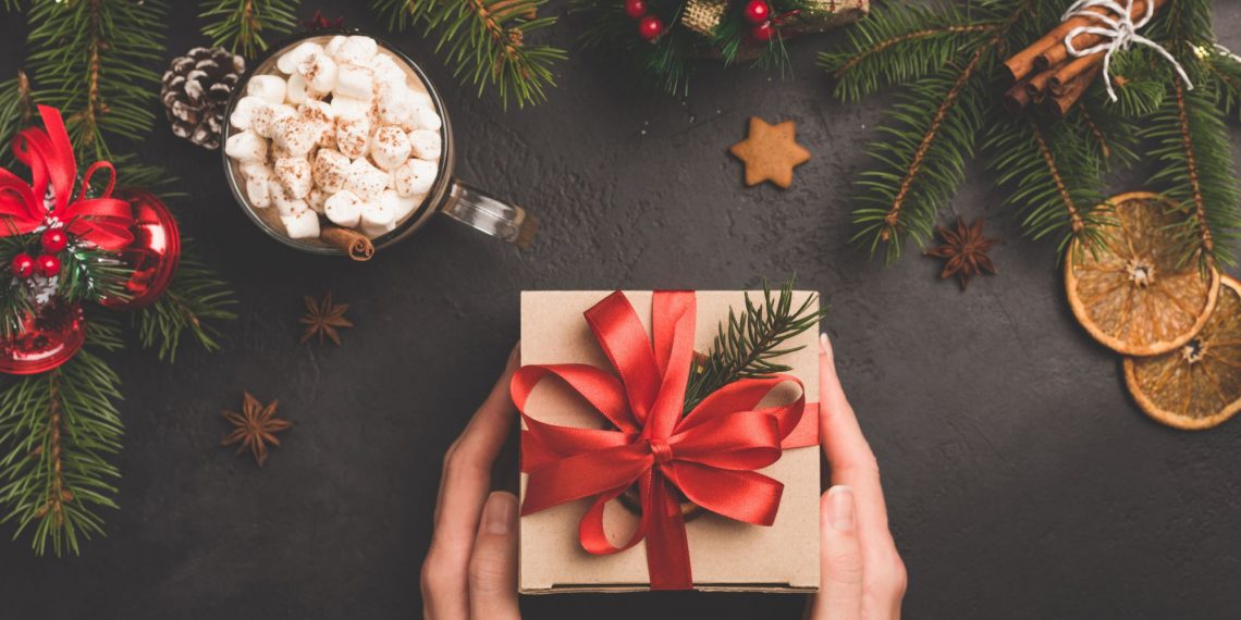 Cadouri, cadouri si o dilema – ce sa alegi intre decoratiuni si cadouri mai practice