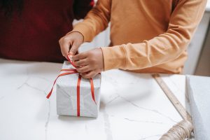 Cum poti gasi cadoul potrivit pentru cei dragi?