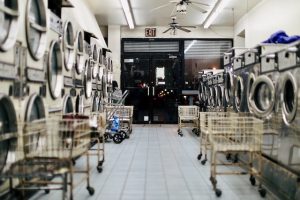 Ai un business în domeniul spălătoriei textile? De ce să cumperi o mașină de spălat profesională și nu una casnică, de top!