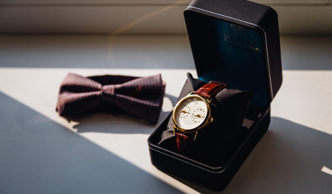 Cum Alegi Cutia Potrivită pentru a Oferi un Ceas: Sfaturi pentru un Ambalaj Elegant și Practic