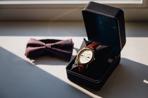 Cum Alegi Cutia Potrivită pentru a Oferi un Ceas: Sfaturi pentru un Ambalaj Elegant și Practic