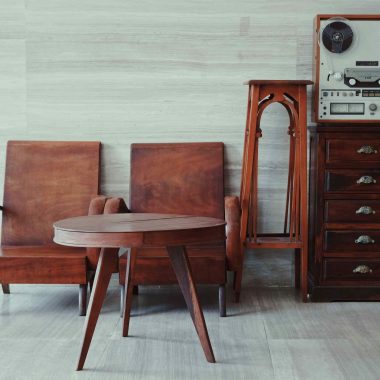 Cum să recondiționezi corect piesele de mobilier uzate din casa ta