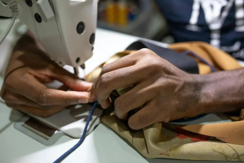 Avantajele strategice ale recrutării de personal asiatic de către business-urile fast fashion - 5 beneficii cheie