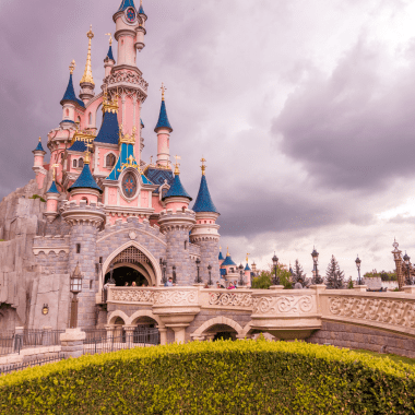 Magia copilăriei prinde viață cu un sejur Disneyland de neuitat