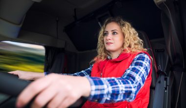 Cum pot urmări șoferul în timp real la transport colete pe ruta Belgia România?