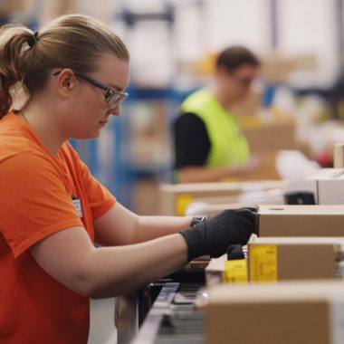 Cum diferă fulfillment-ul de dropshipping și care se potrivește afacerii tale?
