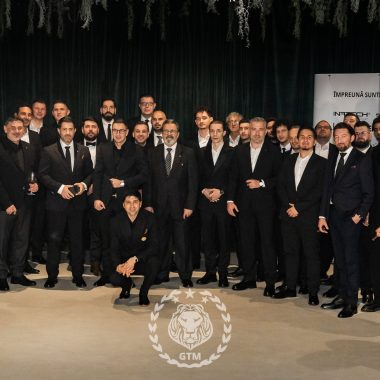 De ce cluburile private continuă să existe într-o lume care comunică digital?
